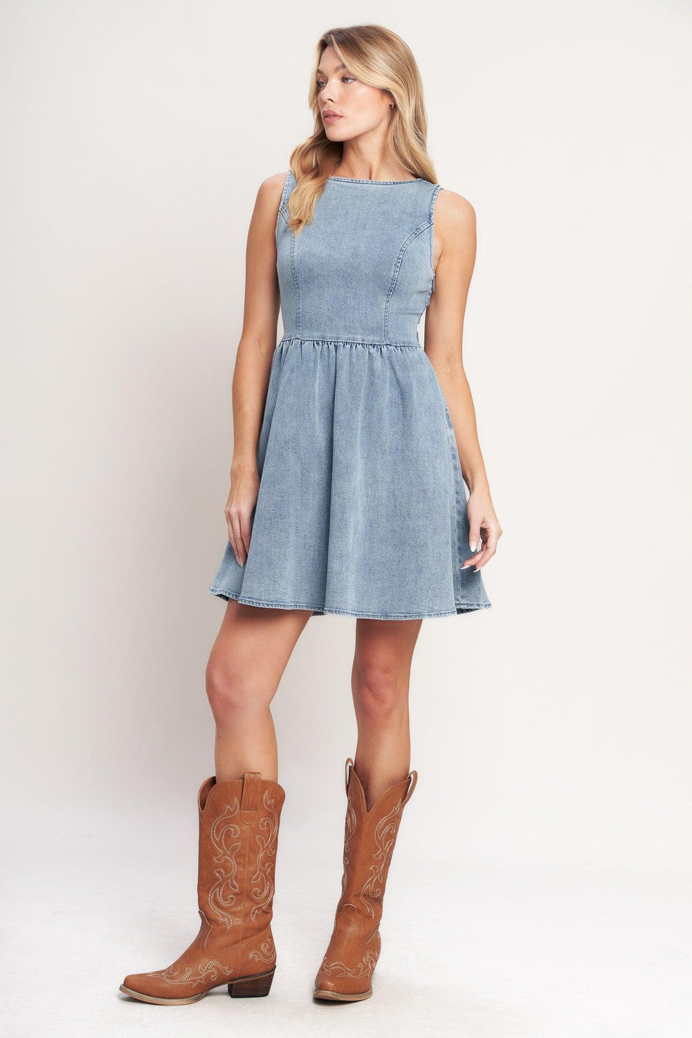 Details:

Self: 70% Cotton 29% Polyester 1% Spandex

Size & Fit

-Model is 5`8" And Wearing Size Small
-Measurements Taken From Size Small
-Approx. Length: 35"