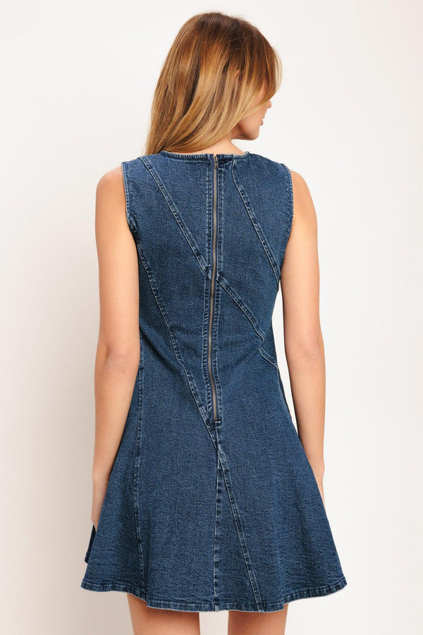 Details:

Self: 99% Cotton 1% Spandex

Size & Fit

-Model is 5`8" And Wearing Size Small
-Measurements Taken From Size Small
-Approx. Length: 35"