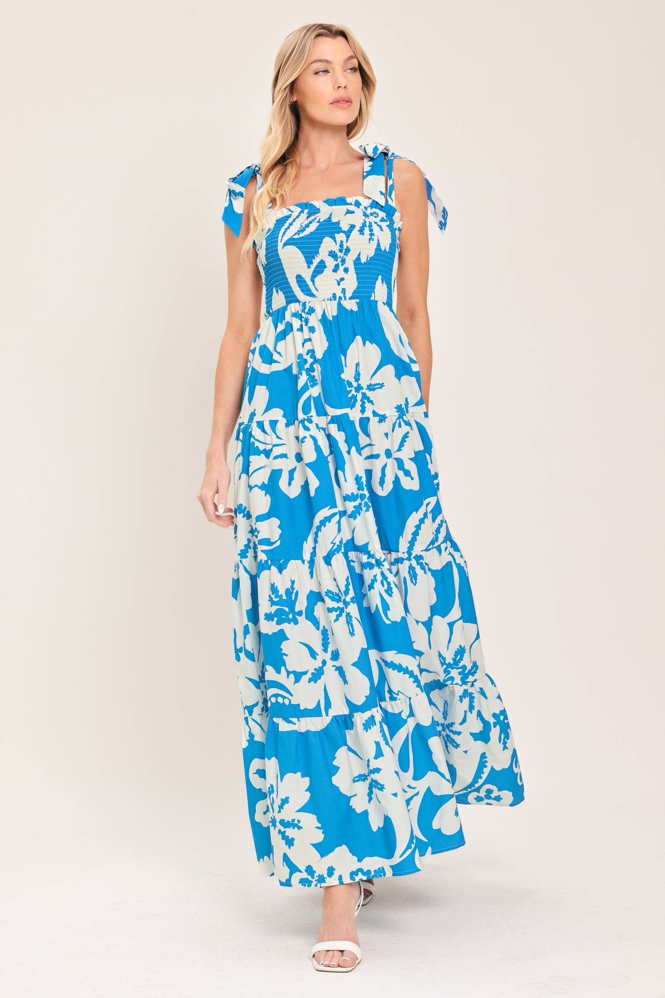 tropical floral bridesmaid dresses Floral-Print Bridesmaid Dresses and Tropical Bouquets