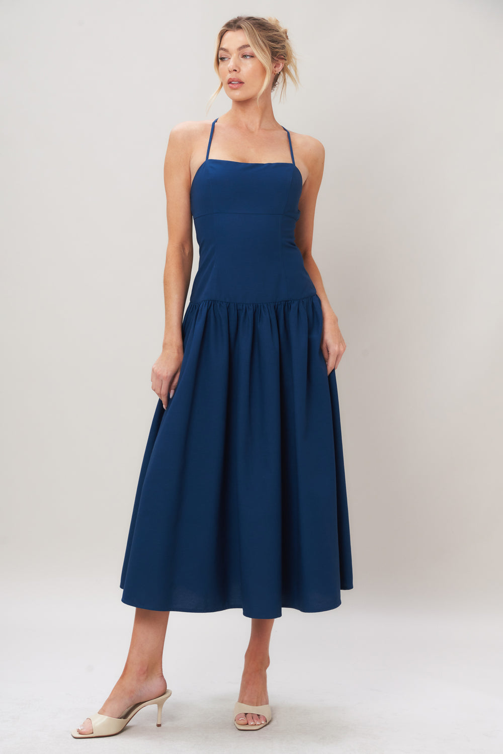 REFINED FLOW WOVEN MIDI DRESS.