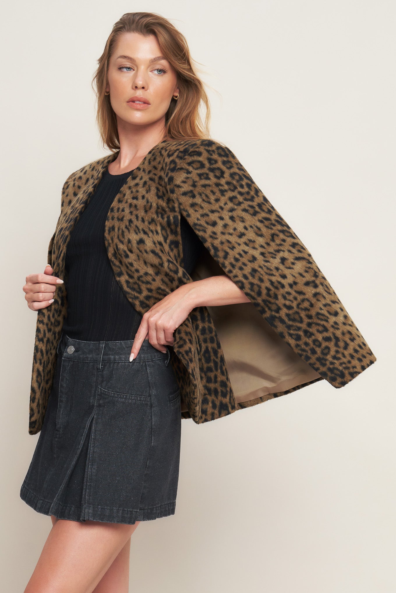 A leopard fur woven capelet