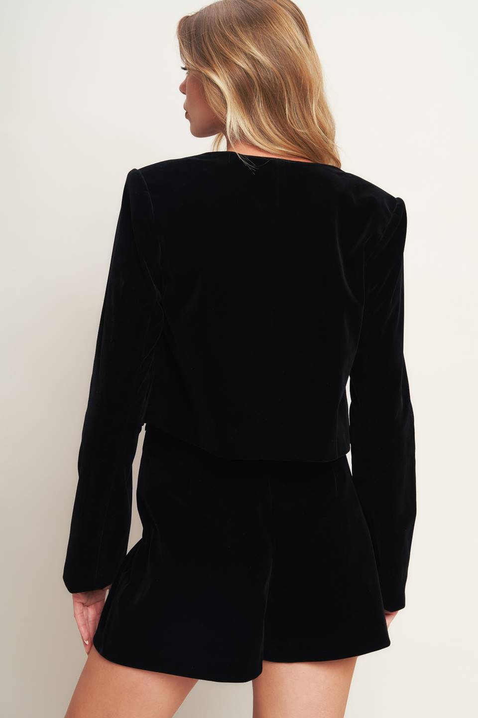 A woven velvet crop jacket featuring round neckline, scalloped edge and long sleeve