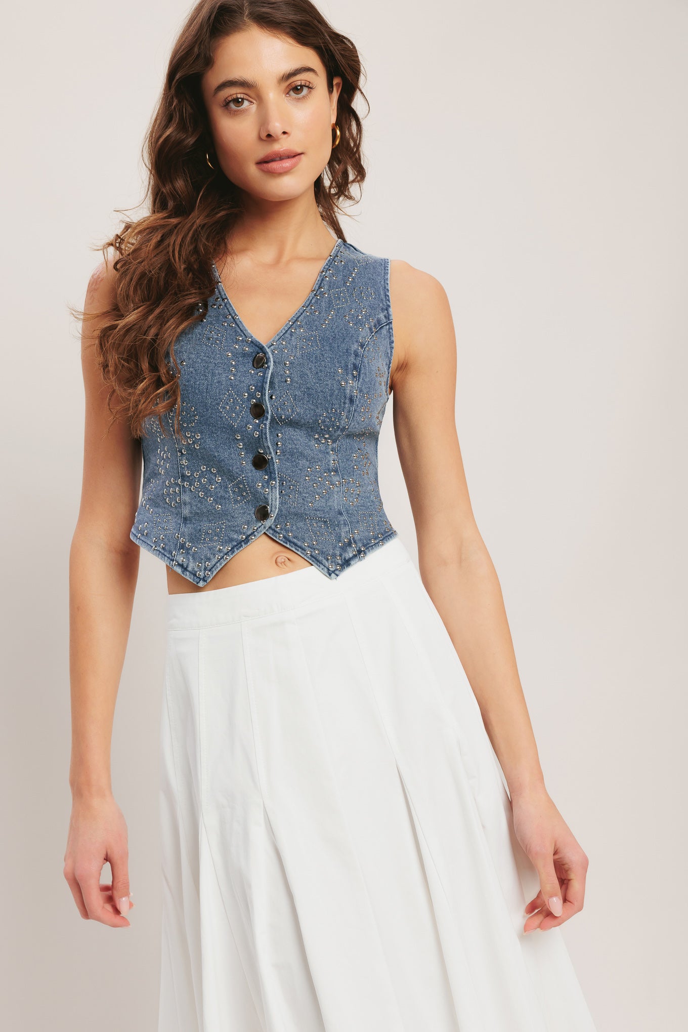 
A washed denim vest with stub embellishment and front button closure

Details:

Self : 99% Cotton 1% Spandex

Size &amp; Fit

- Model is 5`8" And Wearing Size Small
- Measurements Taken From Size Small
- Approx. Length: 18"