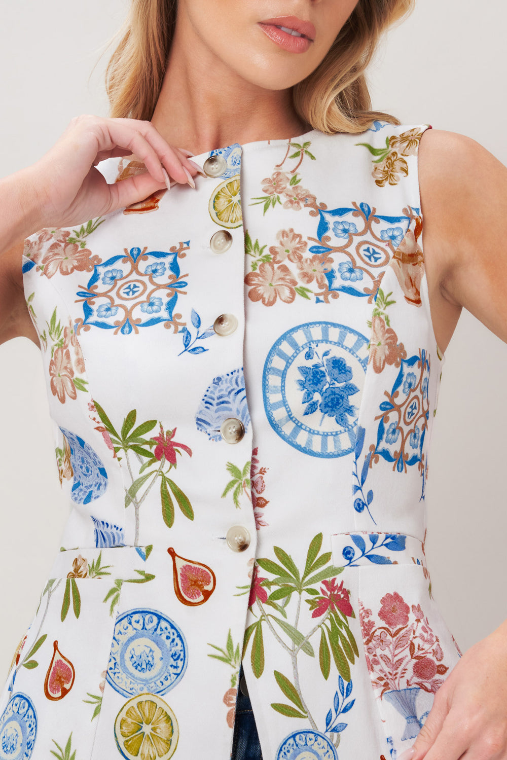 SUMMER ATELIER WOVEN VEST.