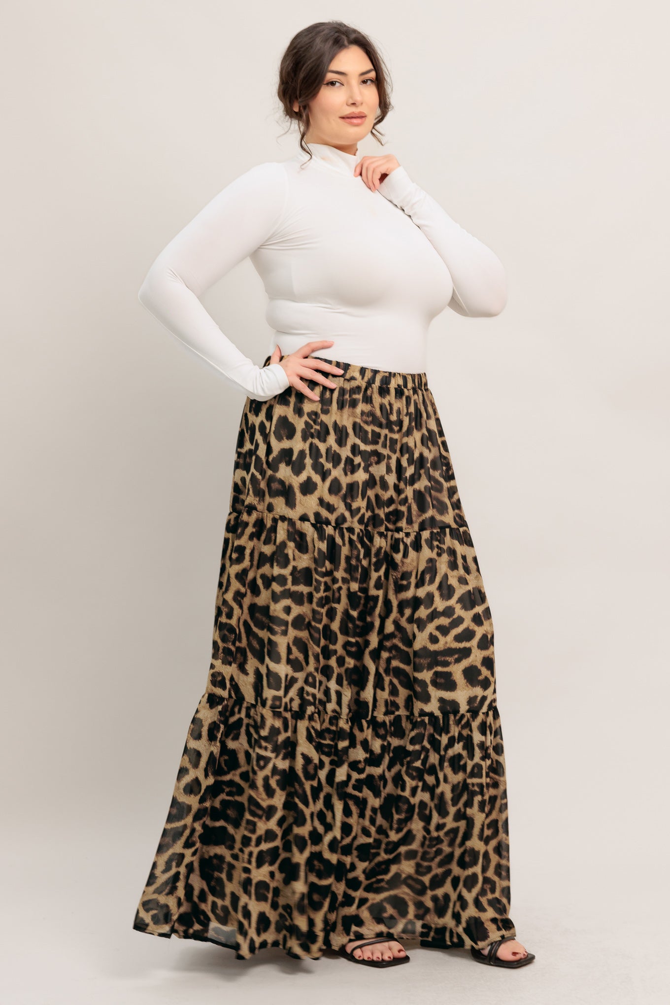 
A printed woven maxi skirt featuring tiered skirt and elasticized back waistband

Details:

Self : 100% Polyester
Lining : 100% Polyester

Size &amp; Fit

- Model is 5`8" And Wearing Size Small
- Measurements Taken From Size Small
- Approx. Length: 43" FLYING TOMATO