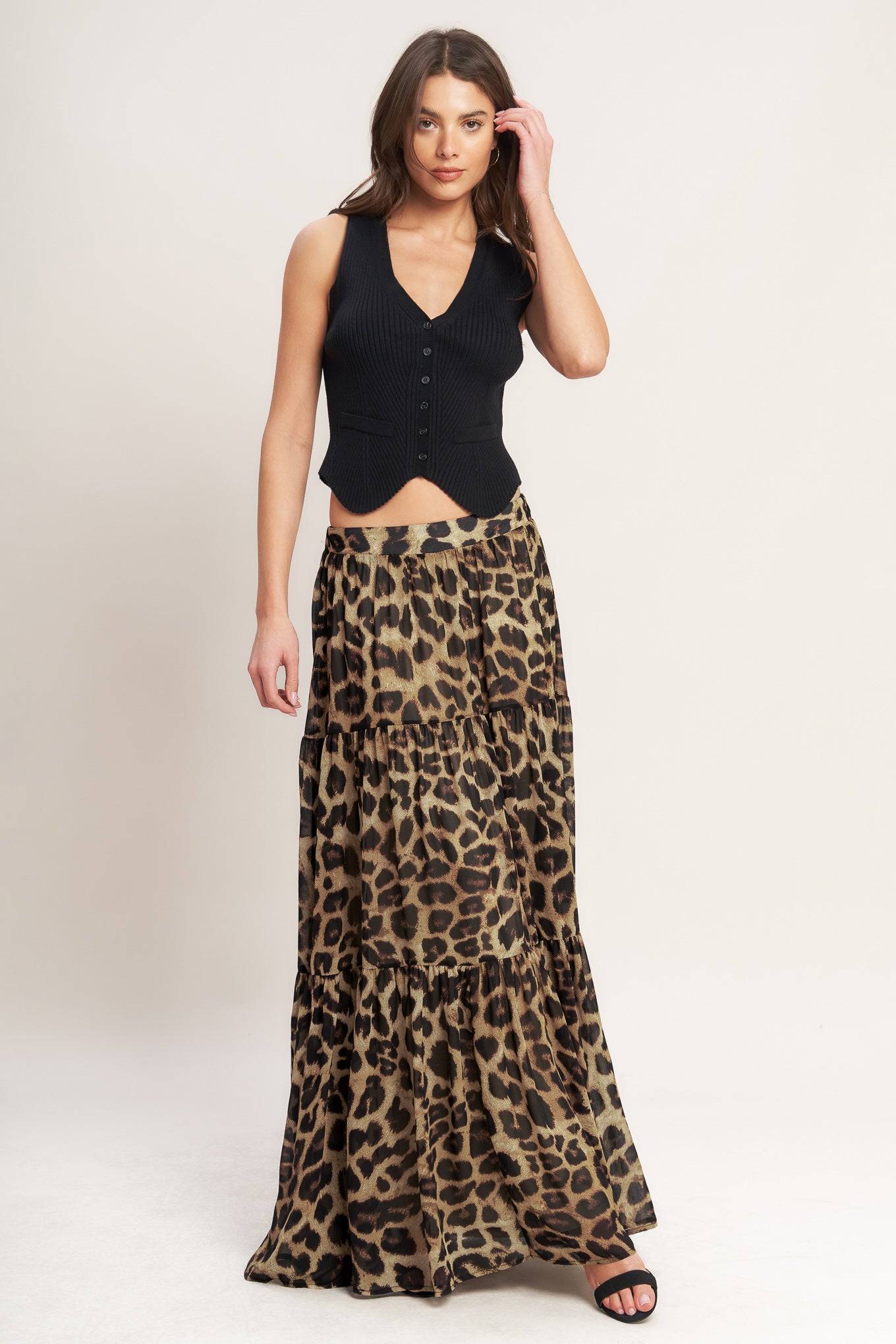 
A printed woven maxi skirt featuring tiered skirt and elasticized back waistband

Details:

Self : 100% Polyester
Lining : 100% Polyester

Size &amp; Fit

- Model is 5`8" And Wearing Size Small
- Measurements Taken From Size Small
- Approx. Length: 43" FLYING TOMATO