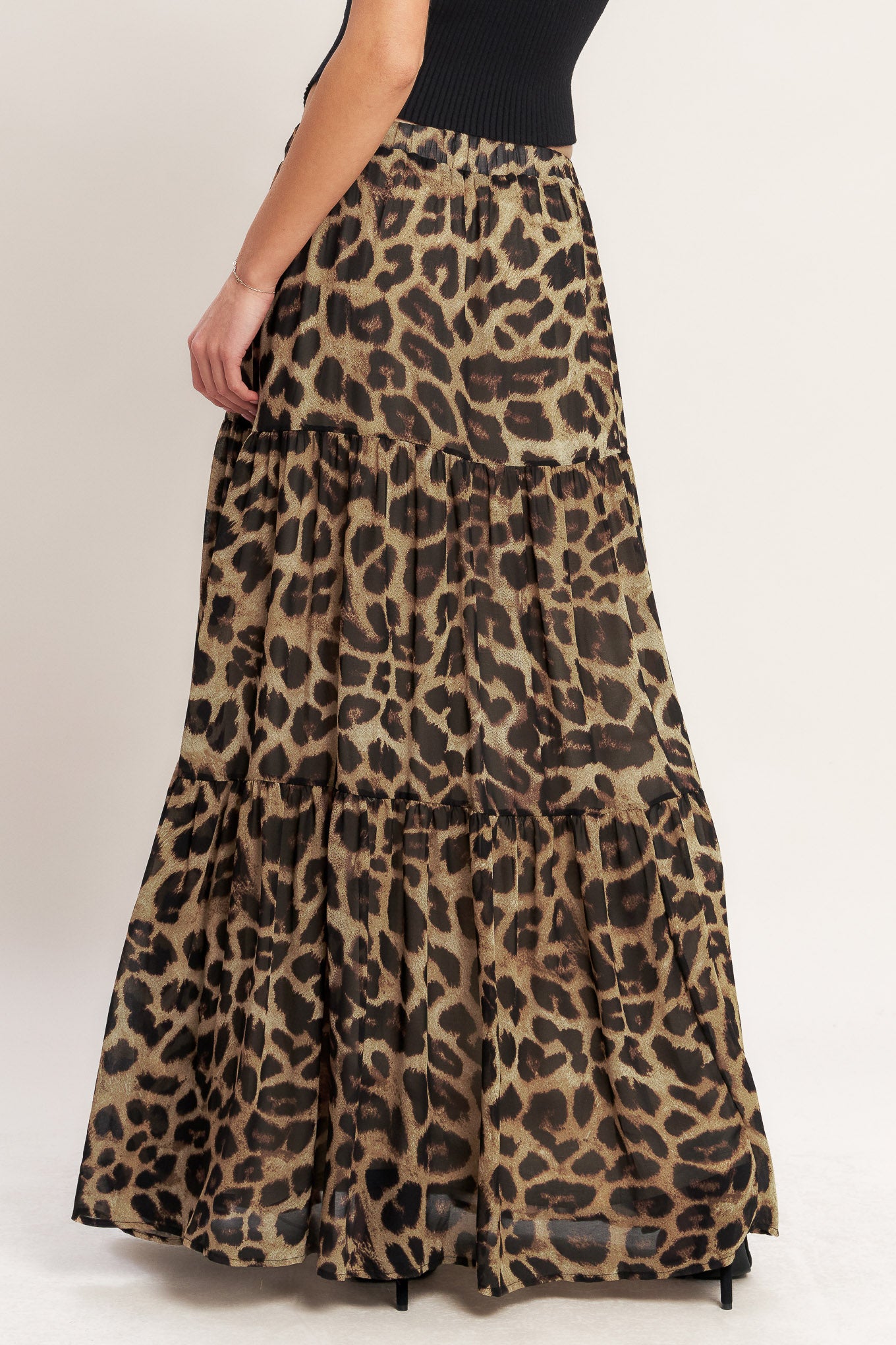 
A printed woven maxi skirt featuring tiered skirt and elasticized back waistband

Details:

Self : 100% Polyester
Lining : 100% Polyester

Size &amp; Fit

- Model is 5`8" And Wearing Size Small
- Measurements Taken From Size Small
- Approx. Length: 43" FLYING TOMATO