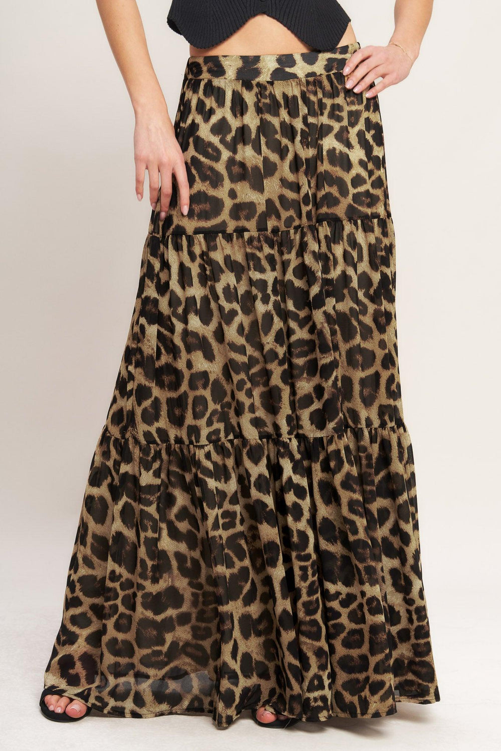 
A printed woven maxi skirt featuring tiered skirt and elasticized back waistband

Details:

Self : 100% Polyester
Lining : 100% Polyester

Size &amp; Fit

- Model is 5`8" And Wearing Size Small
- Measurements Taken From Size Small
- Approx. Length: 43" FLYING TOMATO