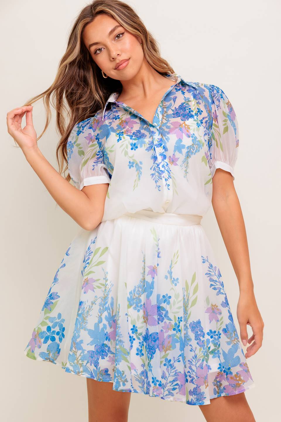 A printed woven mini full skirt with side zipper closure.