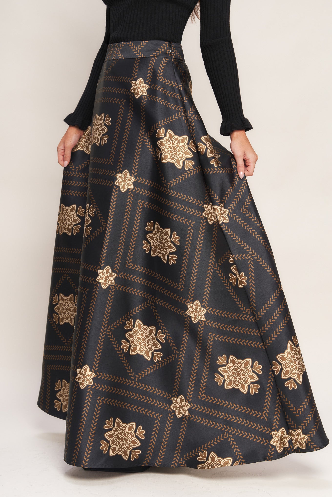 A printed woven maxi circle skirt with side zipper closure