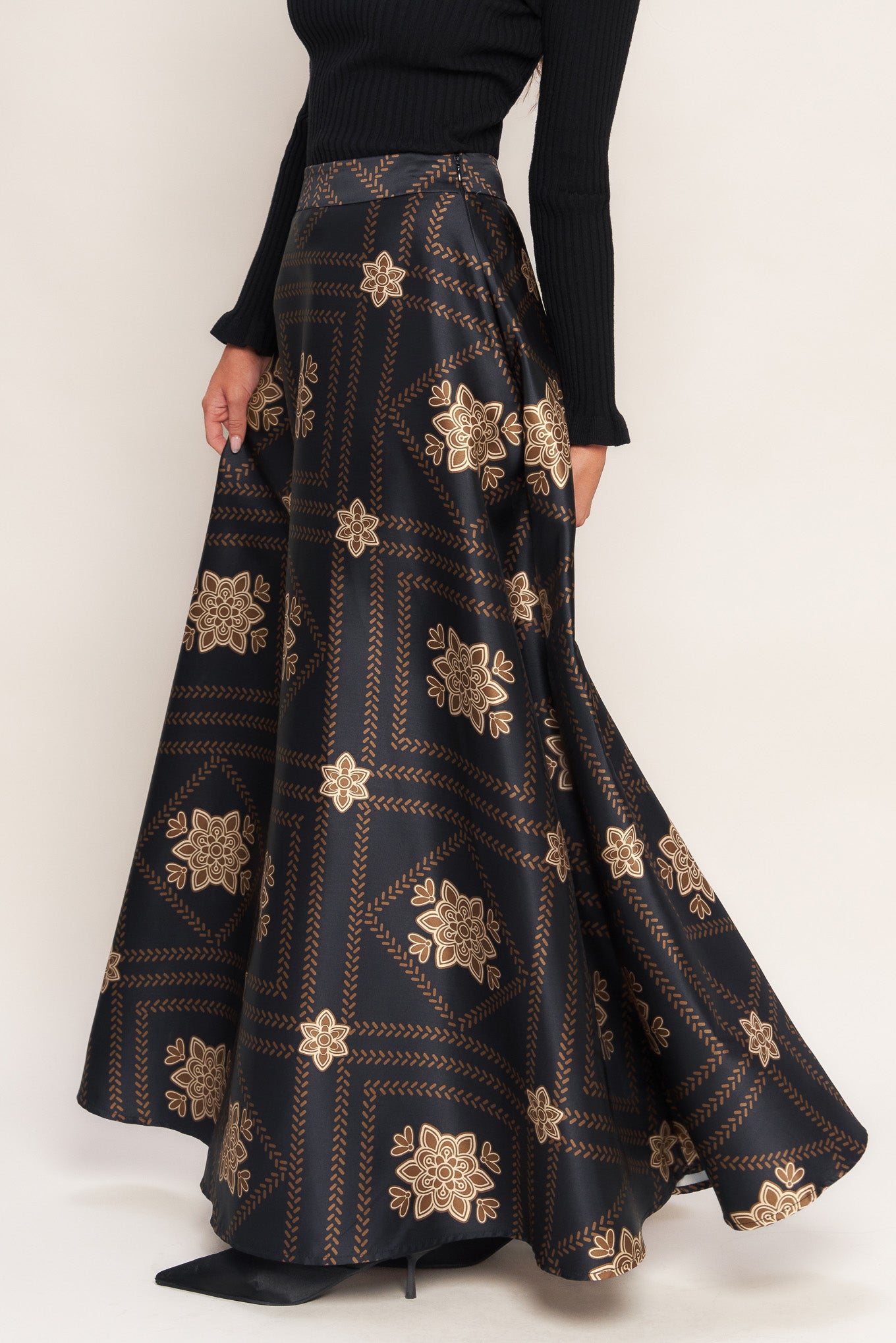 A printed woven maxi circle skirt with side zipper closure