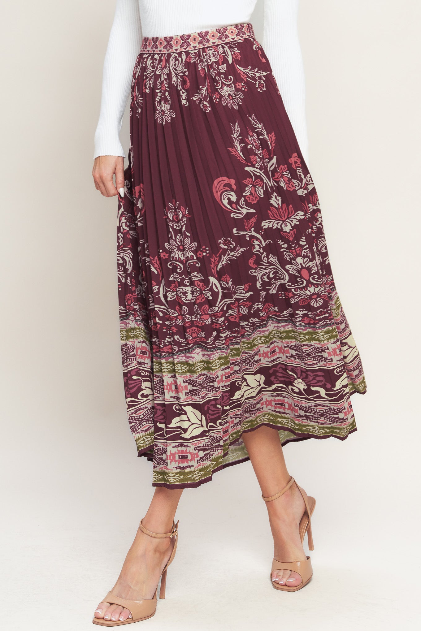 A printed woven pleated midi skirt with side zipper closure. Matching top IT13890