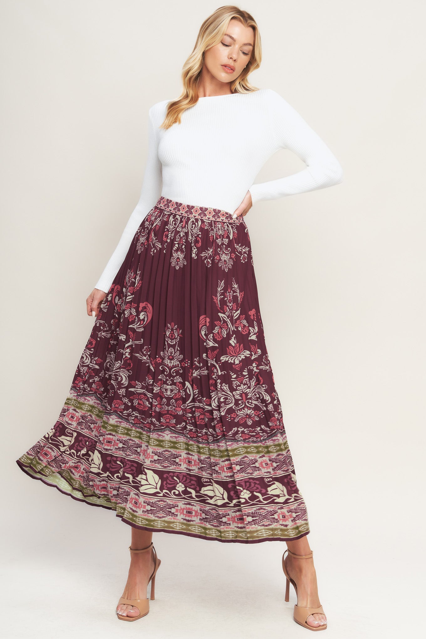 A printed woven pleated midi skirt with side zipper closure. Matching top IT13890