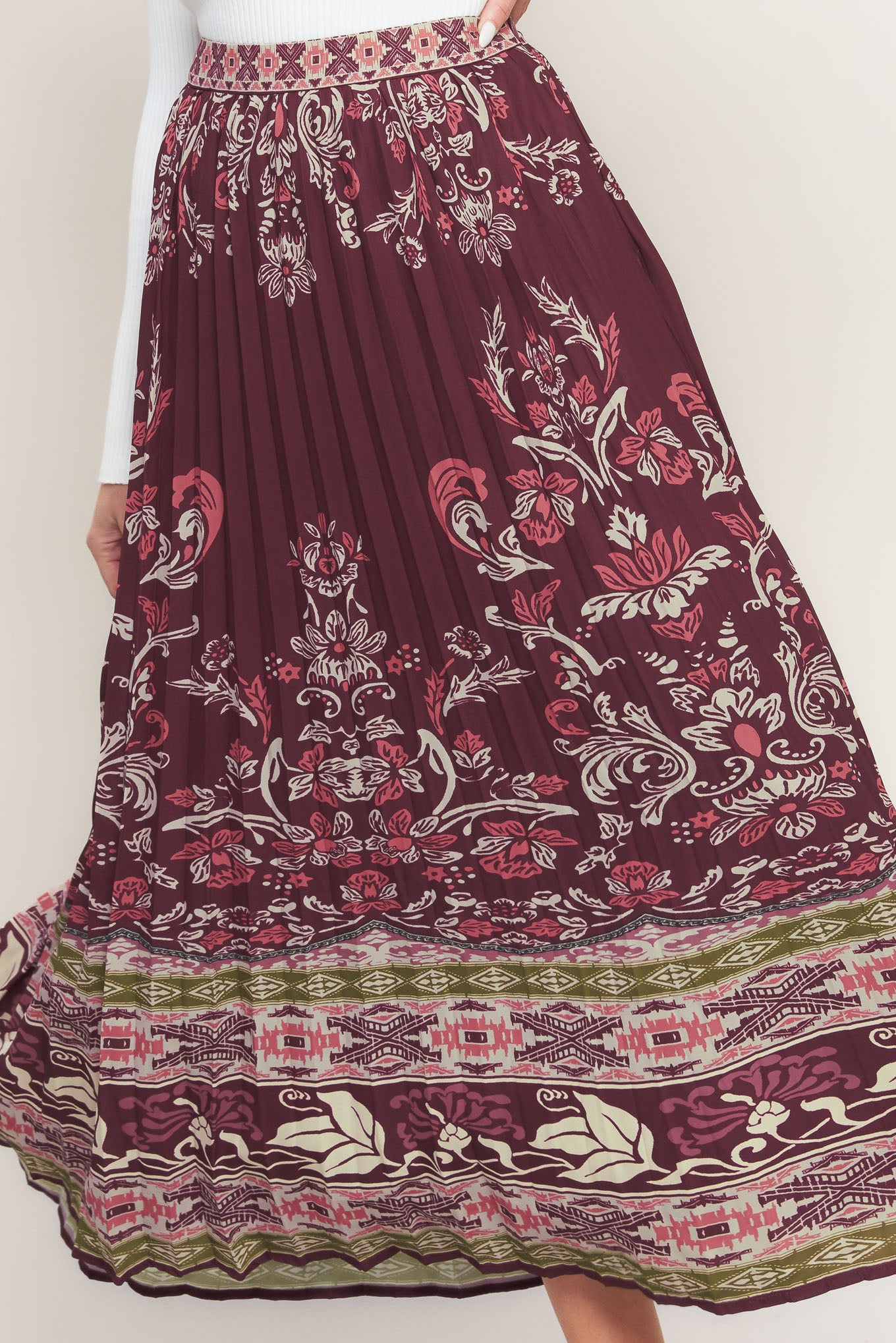 A printed woven pleated midi skirt with side zipper closure. Matching top IT13890