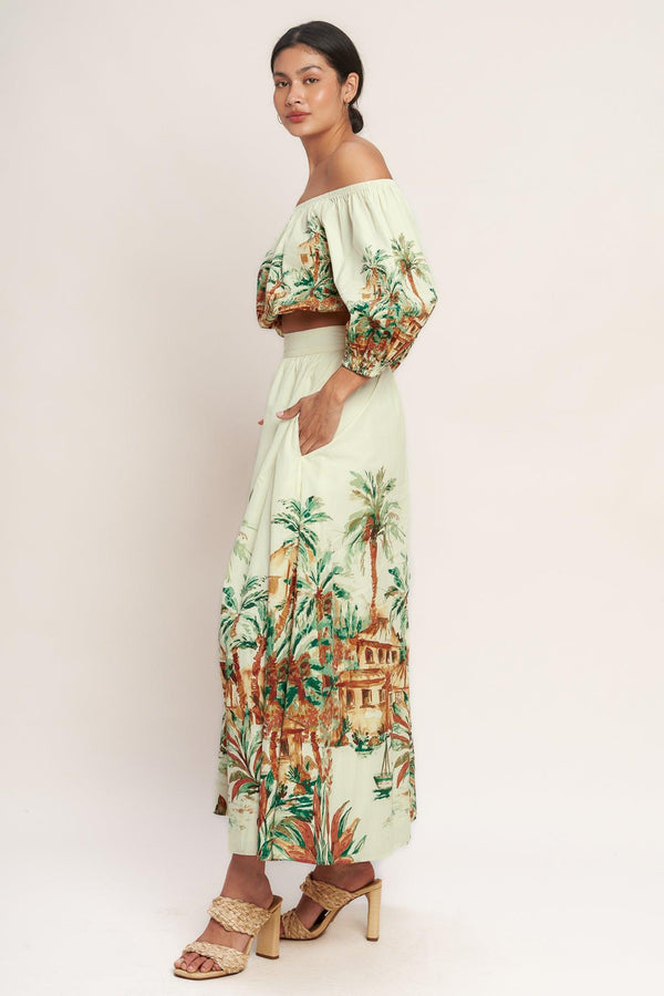 
A printed woven midi full skirt with back zipper closure. Matching top IT13962B

Details:

Self : 100% Cotton

Size &amp; Fit

- Model is 5`8" And Wearing Size Small
- Measurements Taken From Size Small
- Approx. Length: 40" FLYING TOMATO