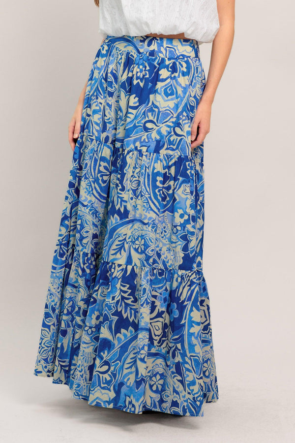 
A printed woven maxi skirt featuring tiered skirt and smocked back waistband

Details:

Self : 100% Cotton
Lining : 100% Polyester

Size & Fit

- Model is 5`8" And Wearing Size Small
- Measurements Taken From Size Small
- Approx. Length: 42"