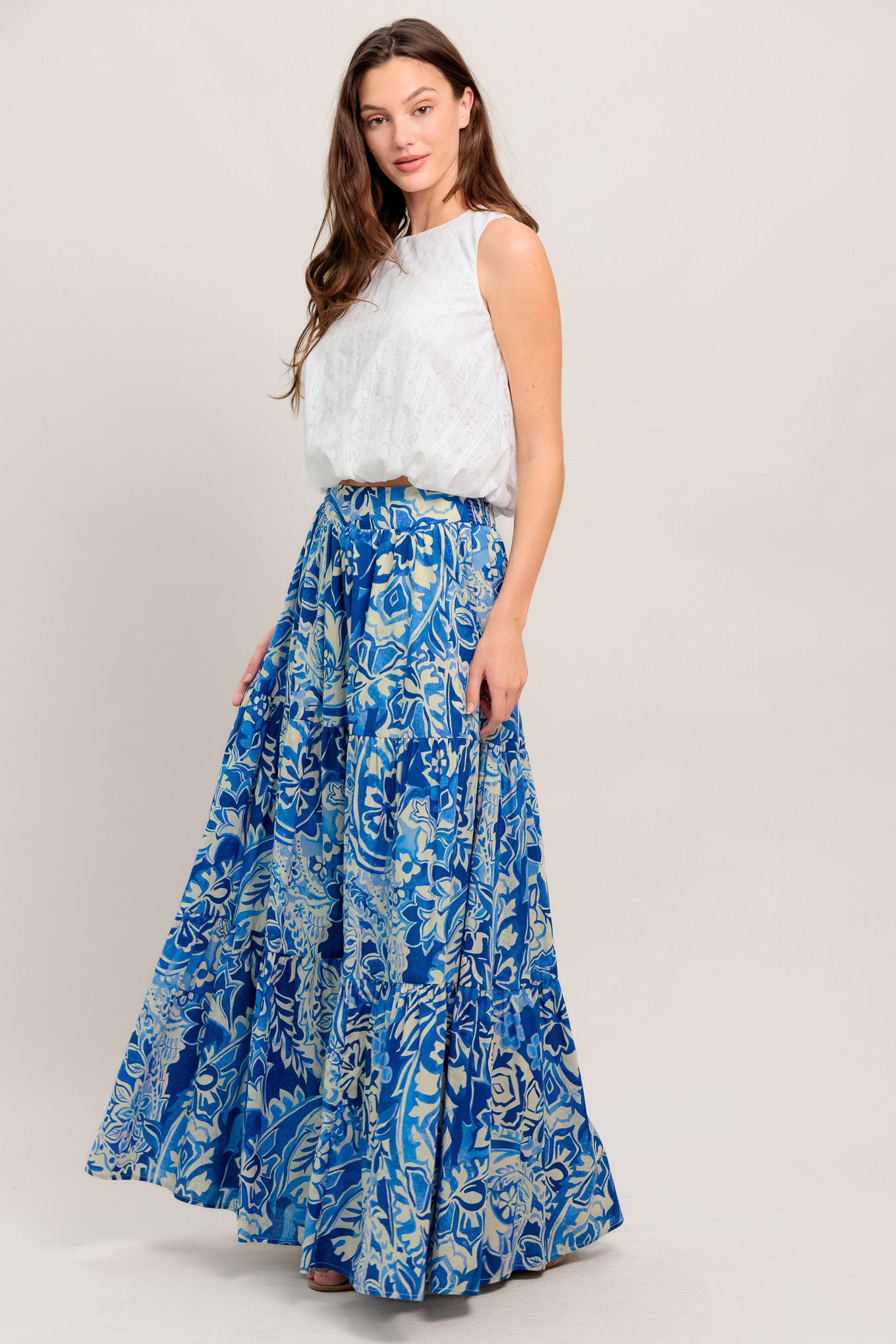 
A printed woven maxi skirt featuring tiered skirt and smocked back waistband

Details:

Self : 100% Cotton
Lining : 100% Polyester

Size & Fit

- Model is 5`8" And Wearing Size Small
- Measurements Taken From Size Small
- Approx. Length: 42"