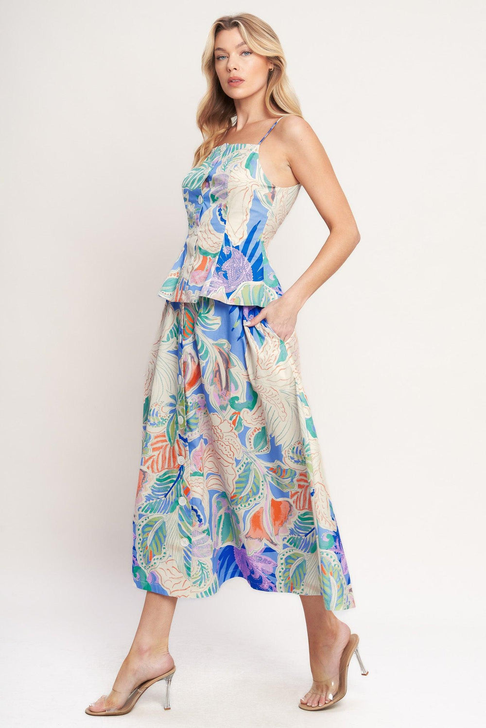 A printed woven full skirt with front button closure

Details:

Self : 100% Cotton

Size & Fit

-Model is 5`8" And Wearing Size Small
-Measurements Taken From Size Small
-Approx. Length: 36"
