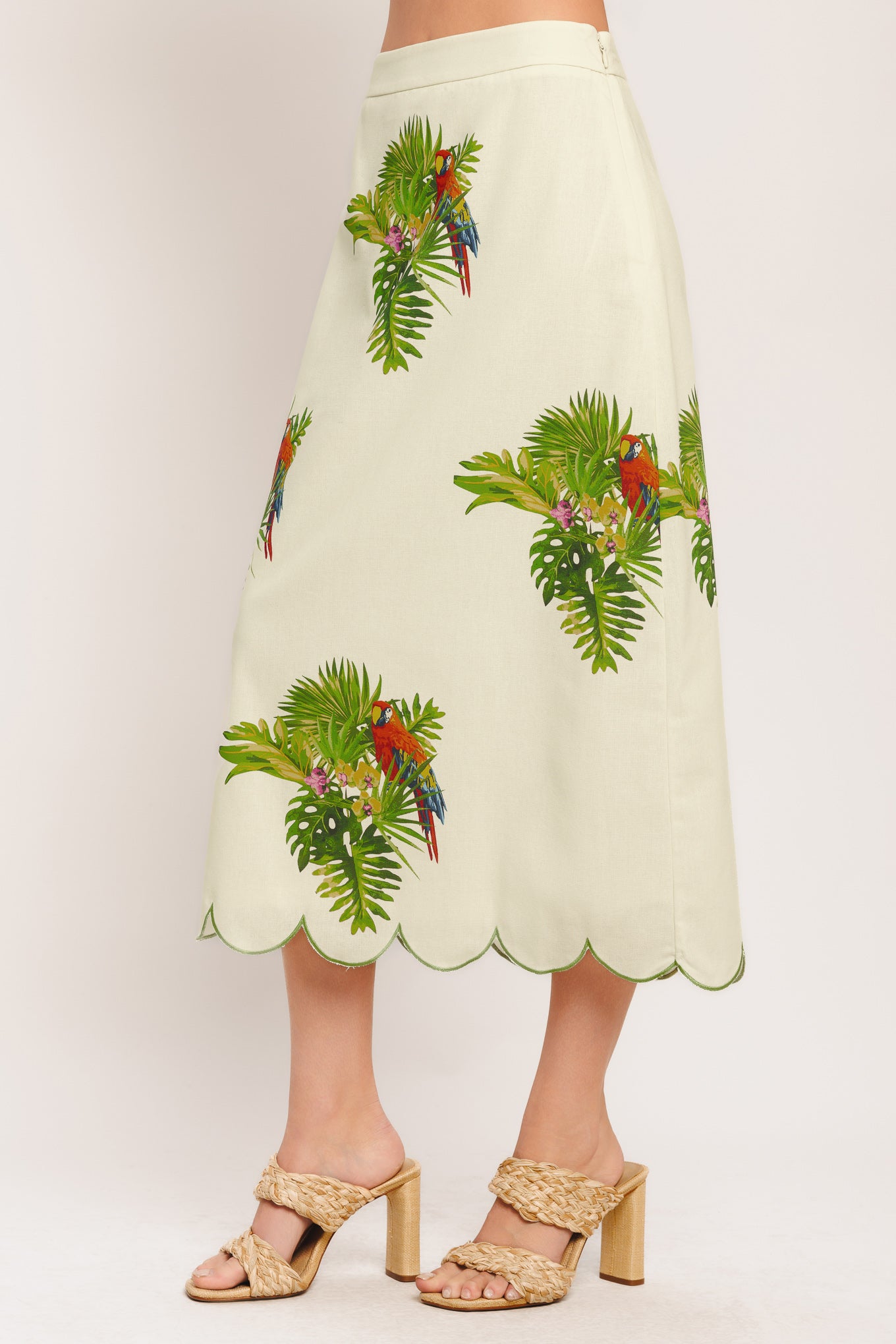 A printed woven midi skirt featuring scallop edge and side zipper closure. Matching top IT13985B

Details:

Self: 50% Cotton 20% Rayon 20% Polyester 10% Linen

Lining: 100% Polyester

Size & Fit

-Model is 5`8" And Wearing Size Small
-Measurements Taken From Size Small
-Approx. Length: 34"