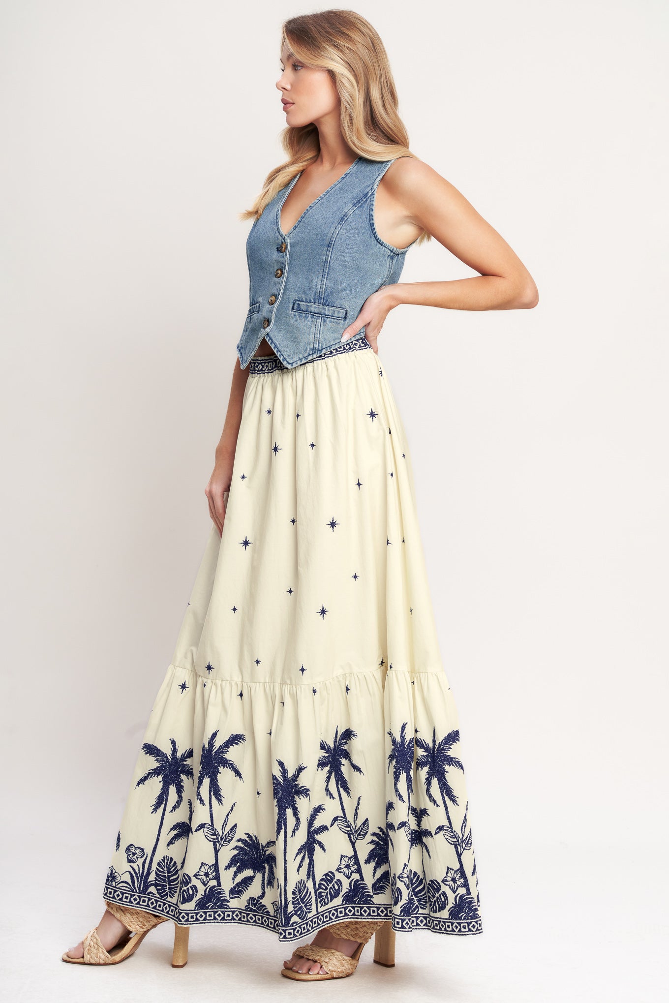 
A printed woven maxi skirt with elastic waist and ruffled hem. Matchiing top
IT14006B

Details:

Self : 100% Cotton
Lining : 100% Polyester

Size &amp; Fit

- Model is 5`8" And Wearing Size Small
- Measurements Taken From Size Small
- Approx. Length: 42"