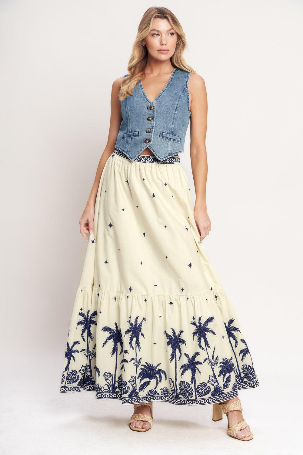 
A printed woven maxi skirt with elastic waist and ruffled hem. Matchiing top
IT14006B

Details:

Self : 100% Cotton
Lining : 100% Polyester

Size &amp; Fit

- Model is 5`8" And Wearing Size Small
- Measurements Taken From Size Small
- Approx. Length: 42"