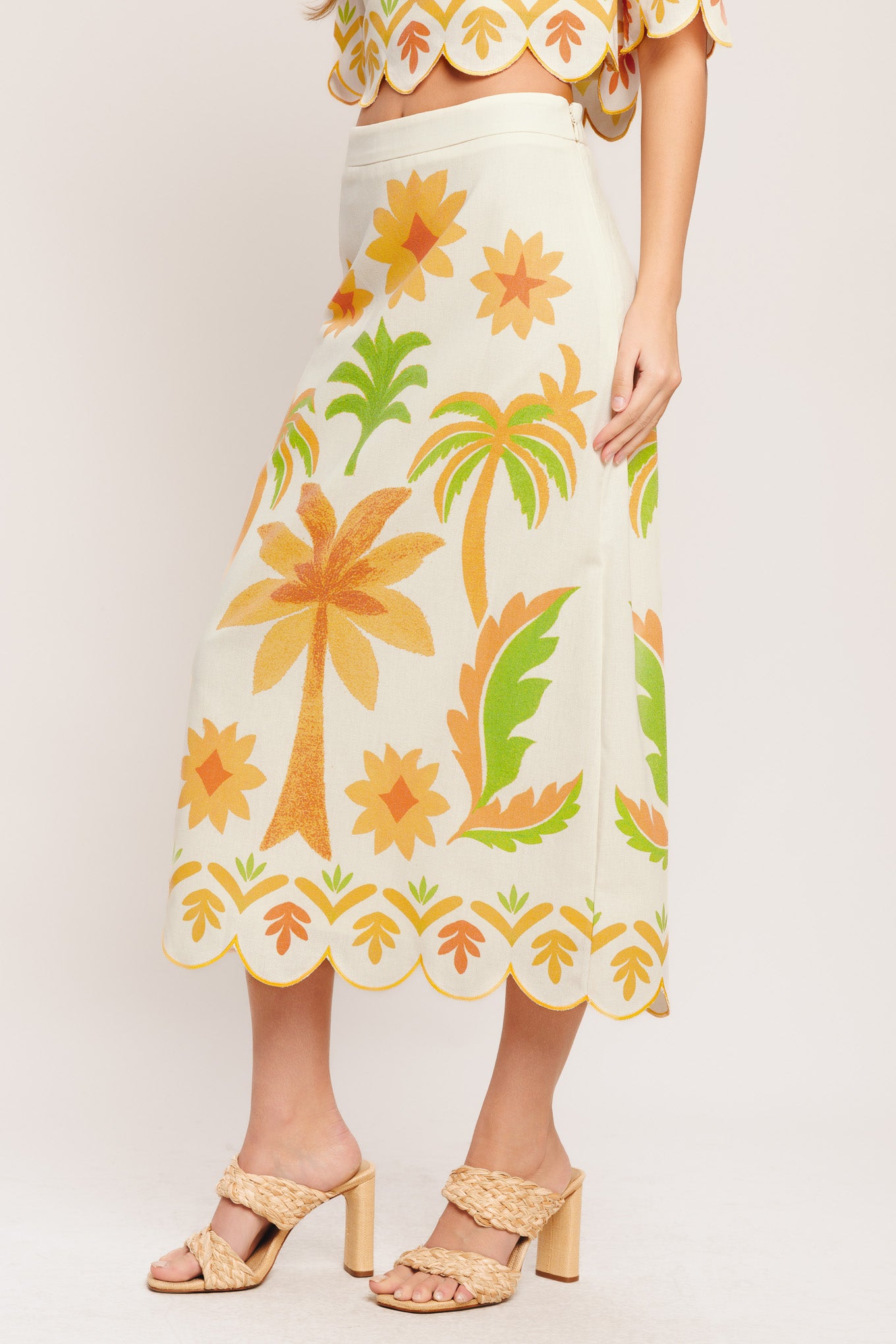 A printed woven straight midi skirt featuring scalloped hemline and side zipper closure. Matching top IT14008B

Details:

Self: 50% Cotton 20% Rayon 20% Polyester 10% Linen

Lining : 100% Polyester

Size & Fit

-Model is 5`8" And Wearing Size Small
-Measurements Taken From Size Small
-Approx. Length: 34"