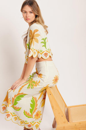 A printed woven straight midi skirt featuring scalloped hemline and side zipper closure. Matching top IT14008B

Details:

Self: 50% Cotton 20% Rayon 20% Polyester 10% Linen

Lining : 100% Polyester

Size & Fit

-Model is 5`8" And Wearing Size Small
-Measurements Taken From Size Small
-Approx. Length: 34"