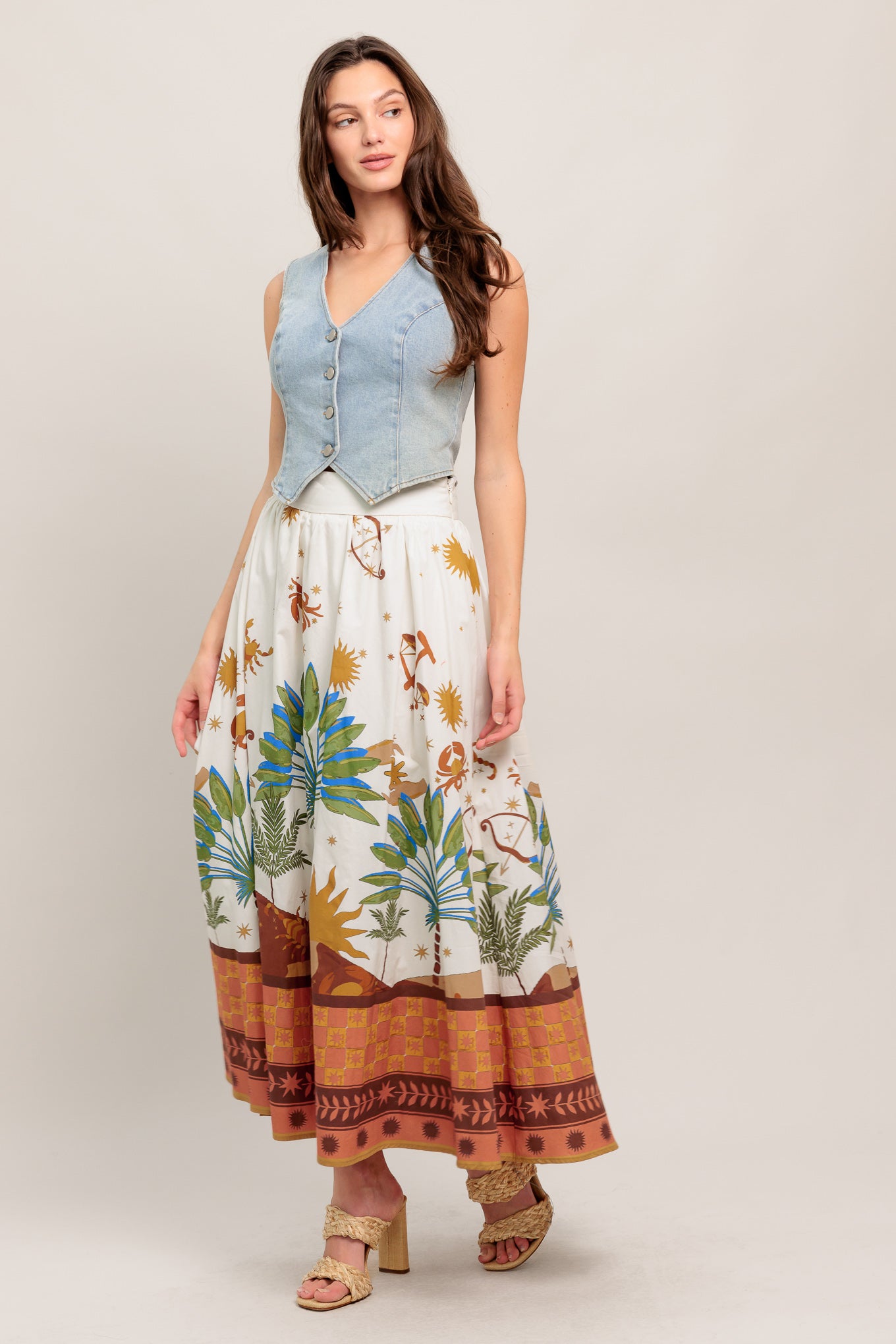 
A printed woven full midi skirt with side zipper closure. Matching top IT14024

Details:

Self : 100% Cotton

Size &amp; Fit

- Model is 5`8" And Wearing Size Small
- Measurements Taken From Size Small
- Approx. Length: 36" Flying Tomato