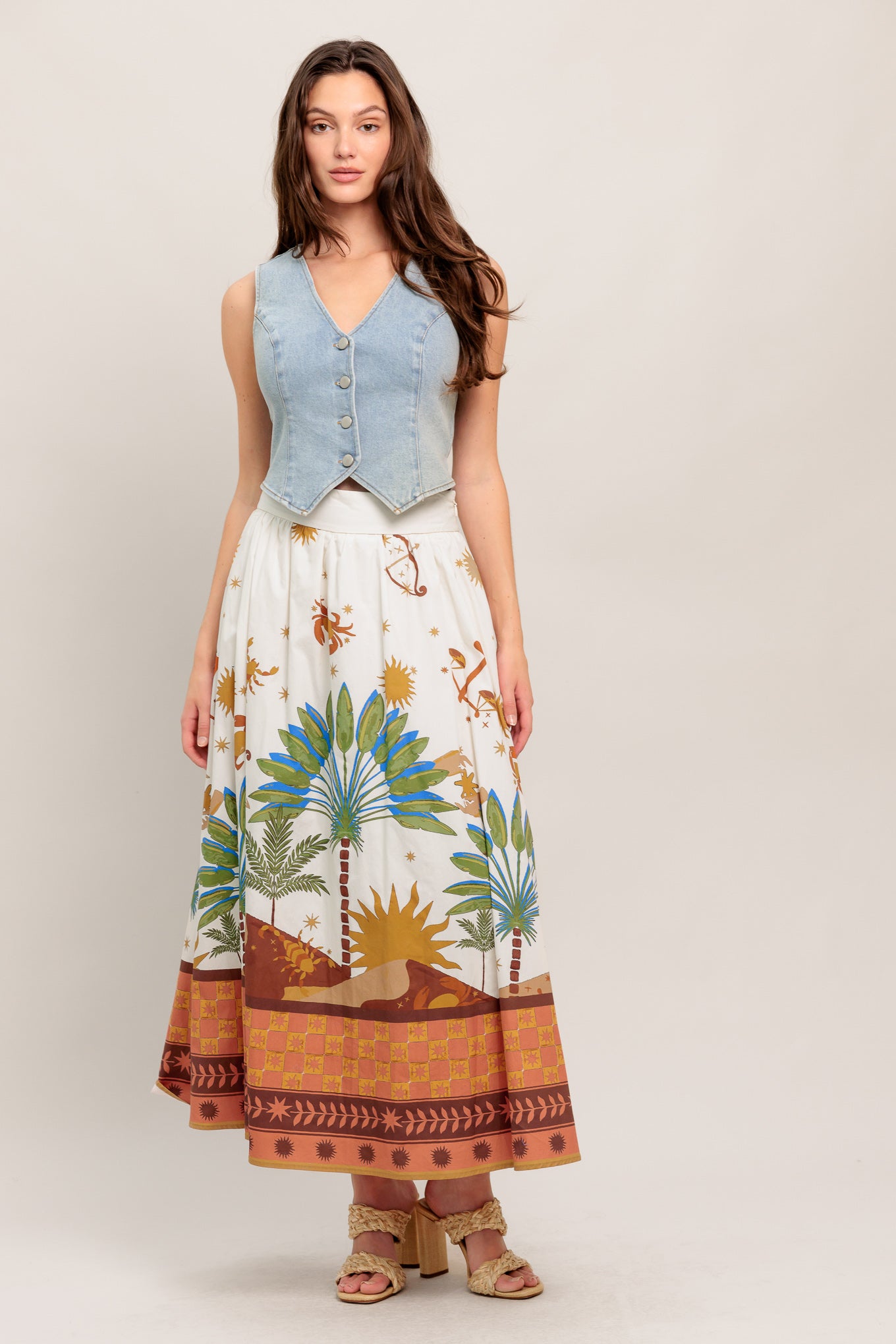 
A printed woven full midi skirt with side zipper closure. Matching top IT14024

Details:

Self : 100% Cotton

Size &amp; Fit

- Model is 5`8" And Wearing Size Small
- Measurements Taken From Size Small
- Approx. Length: 36" Flying Tomato