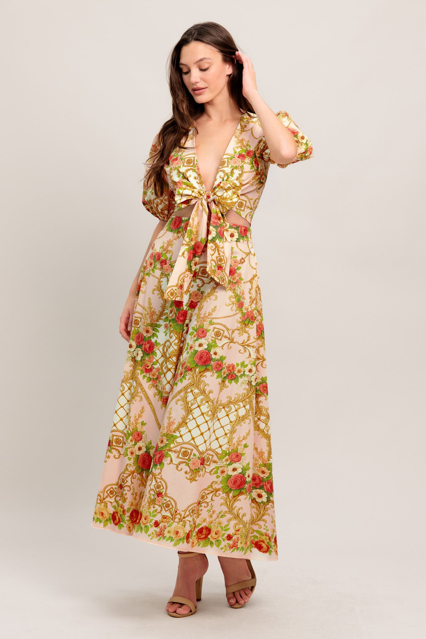 
A printed woven circle midi skirt with side zipper closure. Matching top IT14067B

Details:

Self : 100% Cotton

Size &amp; Fit

- Model is 5`8" And Wearing Size Small
- Measurements Taken From Size Small
- Approx. Length: 38" Flying Tomato