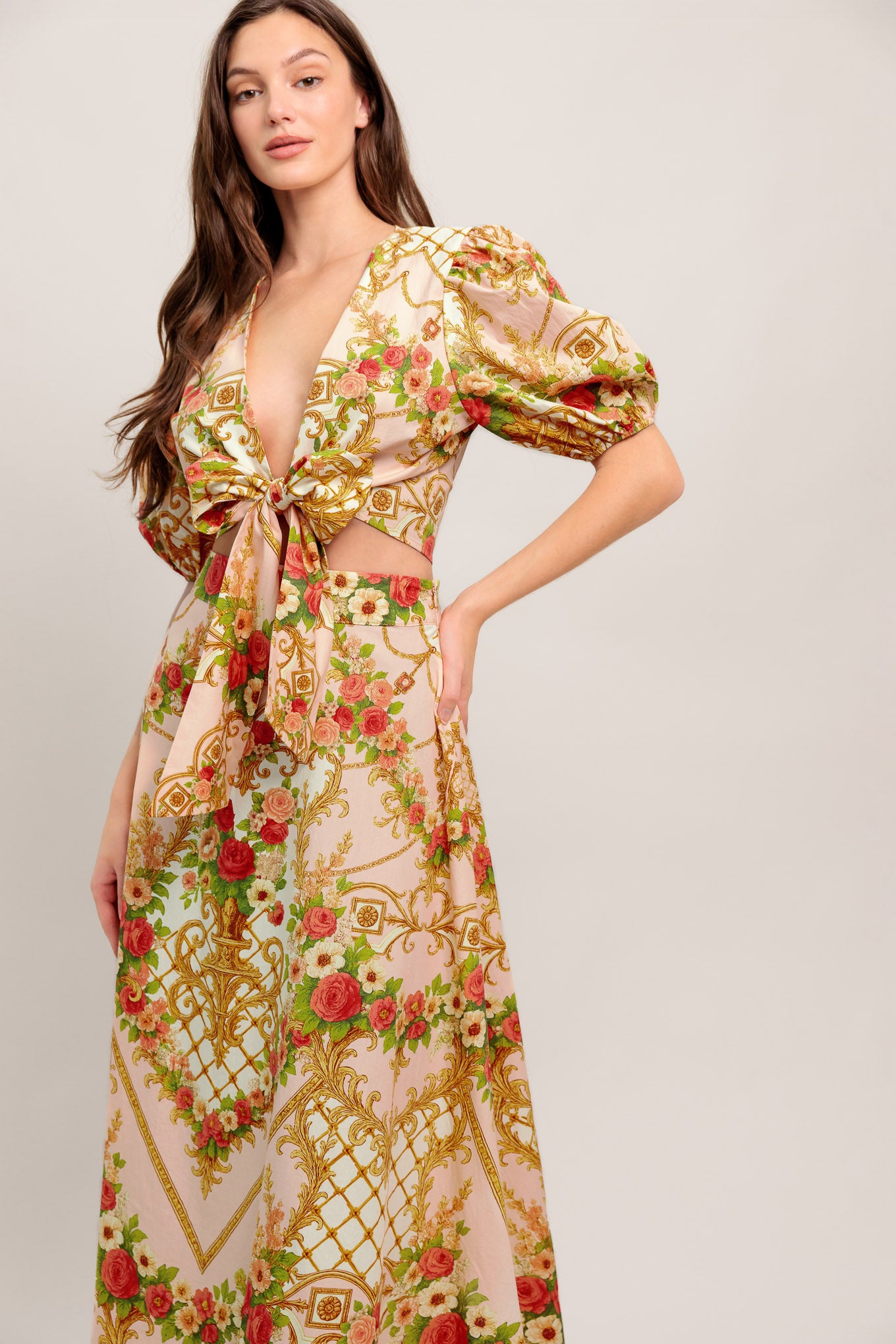 
A printed woven circle midi skirt with side zipper closure. Matching top IT14067B

Details:

Self : 100% Cotton

Size &amp; Fit

- Model is 5`8" And Wearing Size Small
- Measurements Taken From Size Small
- Approx. Length: 38" Flying Tomato