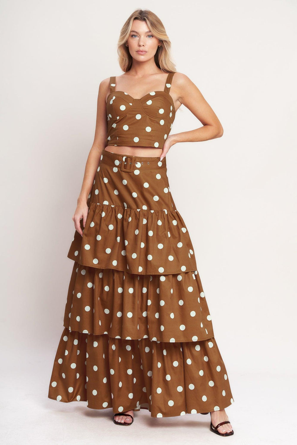 
A printed woven skirt featuring 3 layers, side zipper and self belt. Matching top IT14070B

Details:

Self : 100% Cotton
Lining : 100% Polyester

Size &amp; Fit

- Model is 5`8" And Wearing Size Small
- Measurements Taken From Size Small
- Approx. Length: 44"