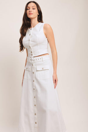 A solid woven midi skirt featuring self belt, front button down and pockets. Matching top IT14089B

Details:

Self: 97% Cotton 3% Spandex

Size & Fit

-Model is 5`8" And Wearing Size Small
-Measurements Taken From Size Small
-Approx. Length: 34"