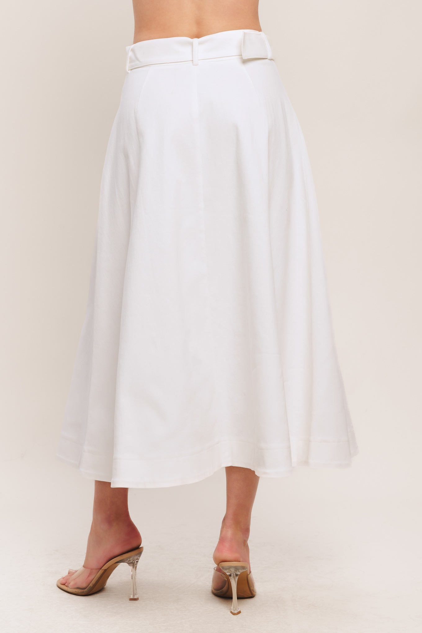 A solid woven midi skirt featuring self belt, front button down and pockets. Matching top IT14089B

Details:

Self: 97% Cotton 3% Spandex

Size & Fit

-Model is 5`8" And Wearing Size Small
-Measurements Taken From Size Small
-Approx. Length: 34"