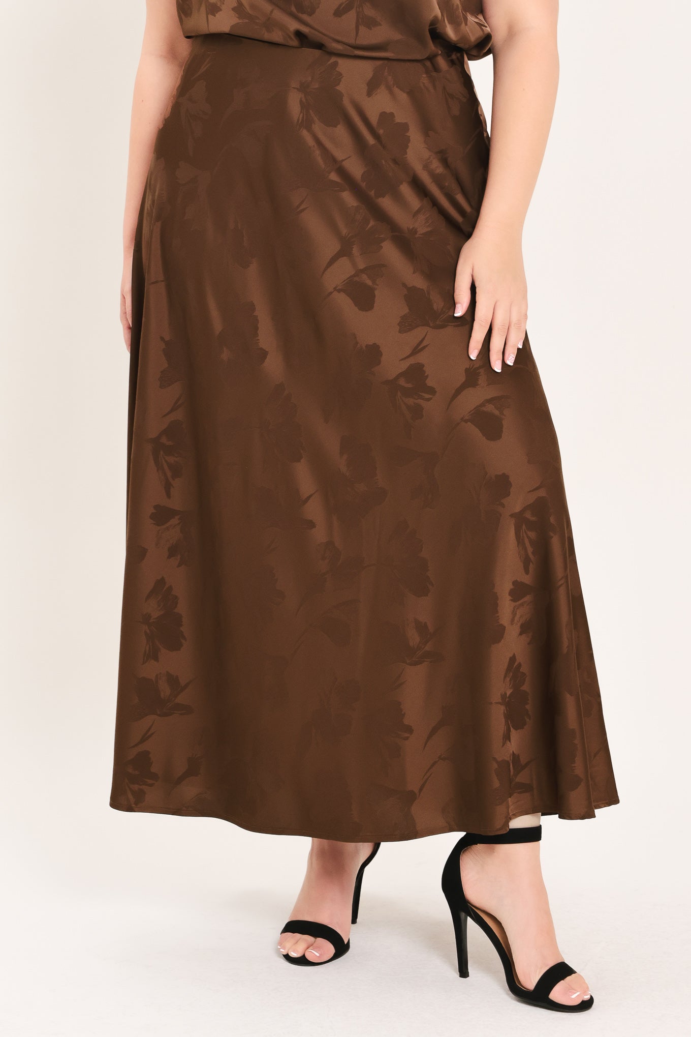 Woman wearing a brown woven jacquard midi skirt with back zipper closure | Plus Curve Flying Tomato