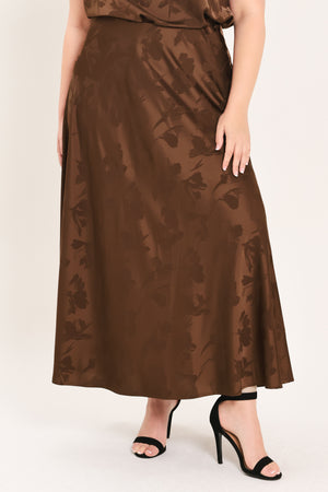 Woman wearing a brown woven jacquard midi skirt with back zipper closure | Plus Curve Flying Tomato