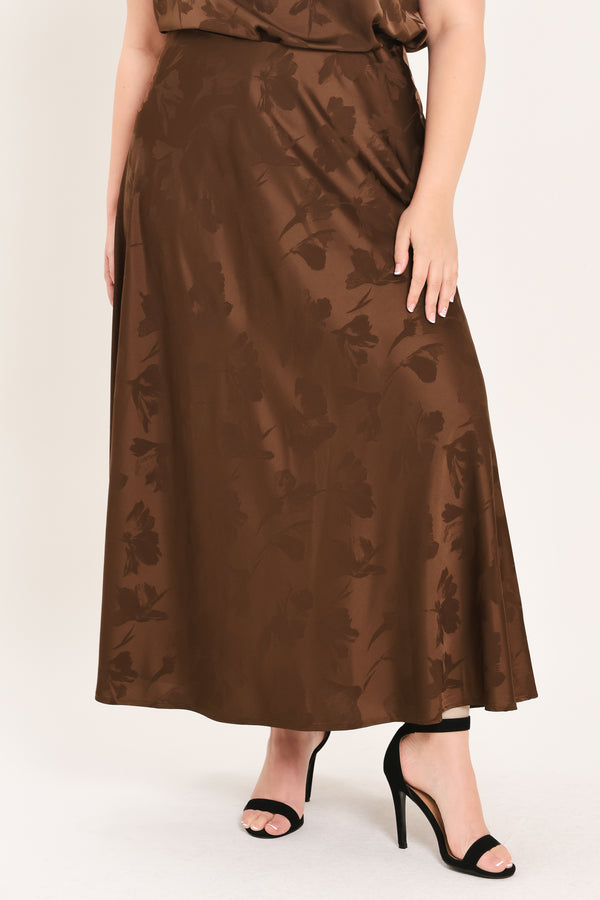 Woman wearing a brown woven jacquard midi skirt with back zipper closure | Plus Curve Flying Tomato