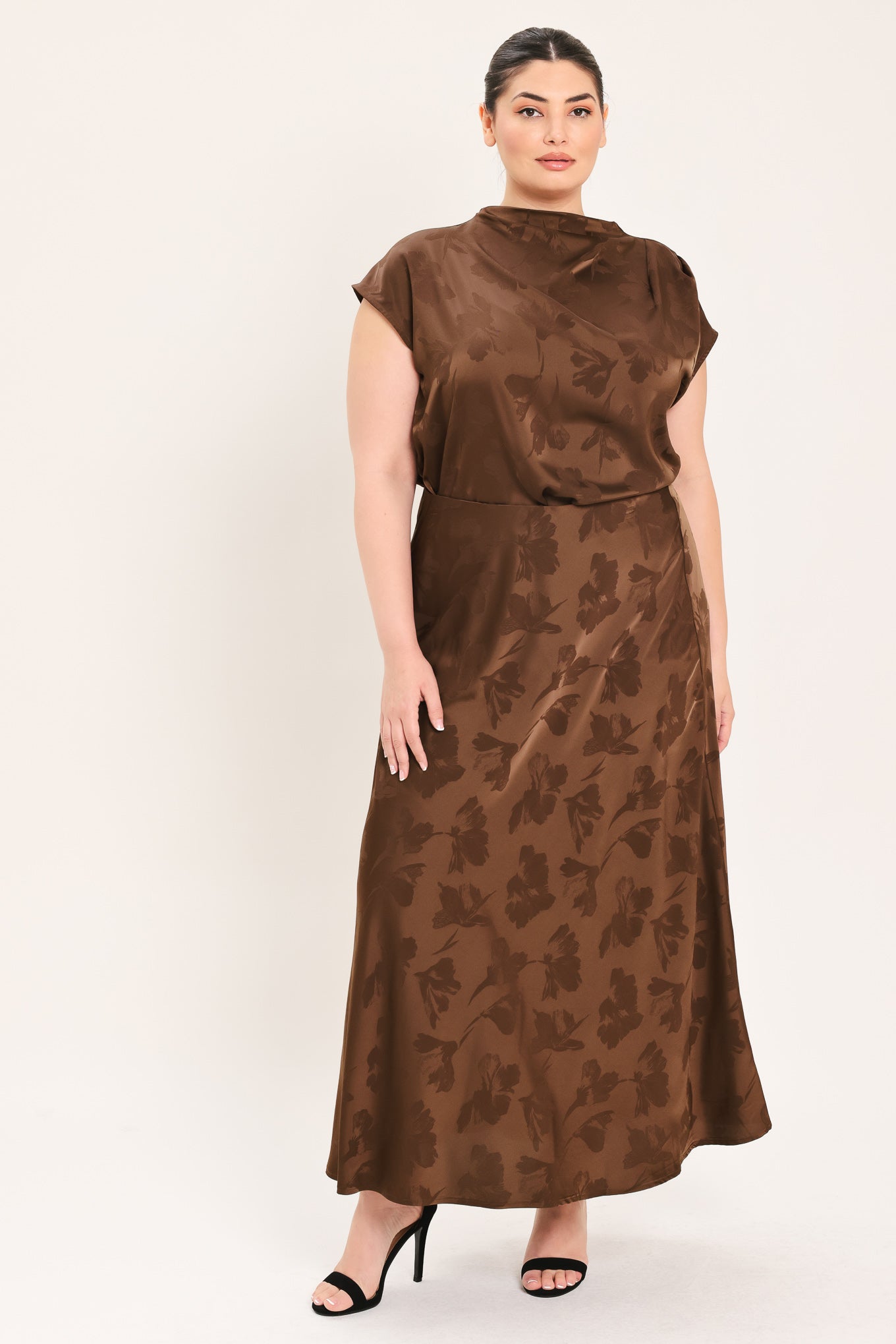 Woman wearing a brown woven jacquard midi skirt with back zipper closure | Plus Curve Flying Tomato