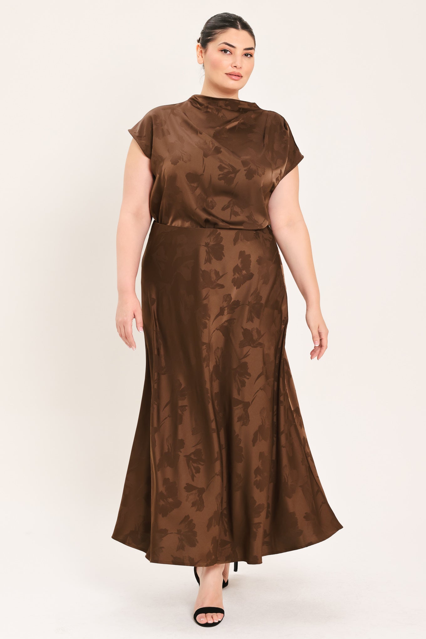 Woman wearing a brown woven jacquard midi skirt with back zipper closure | Plus Curve Flying Tomato