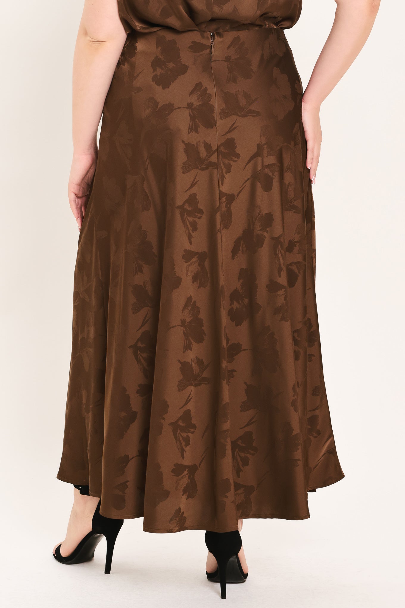 Woman wearing a brown woven jacquard midi skirt with back zipper closure | Plus Curve Flying Tomato