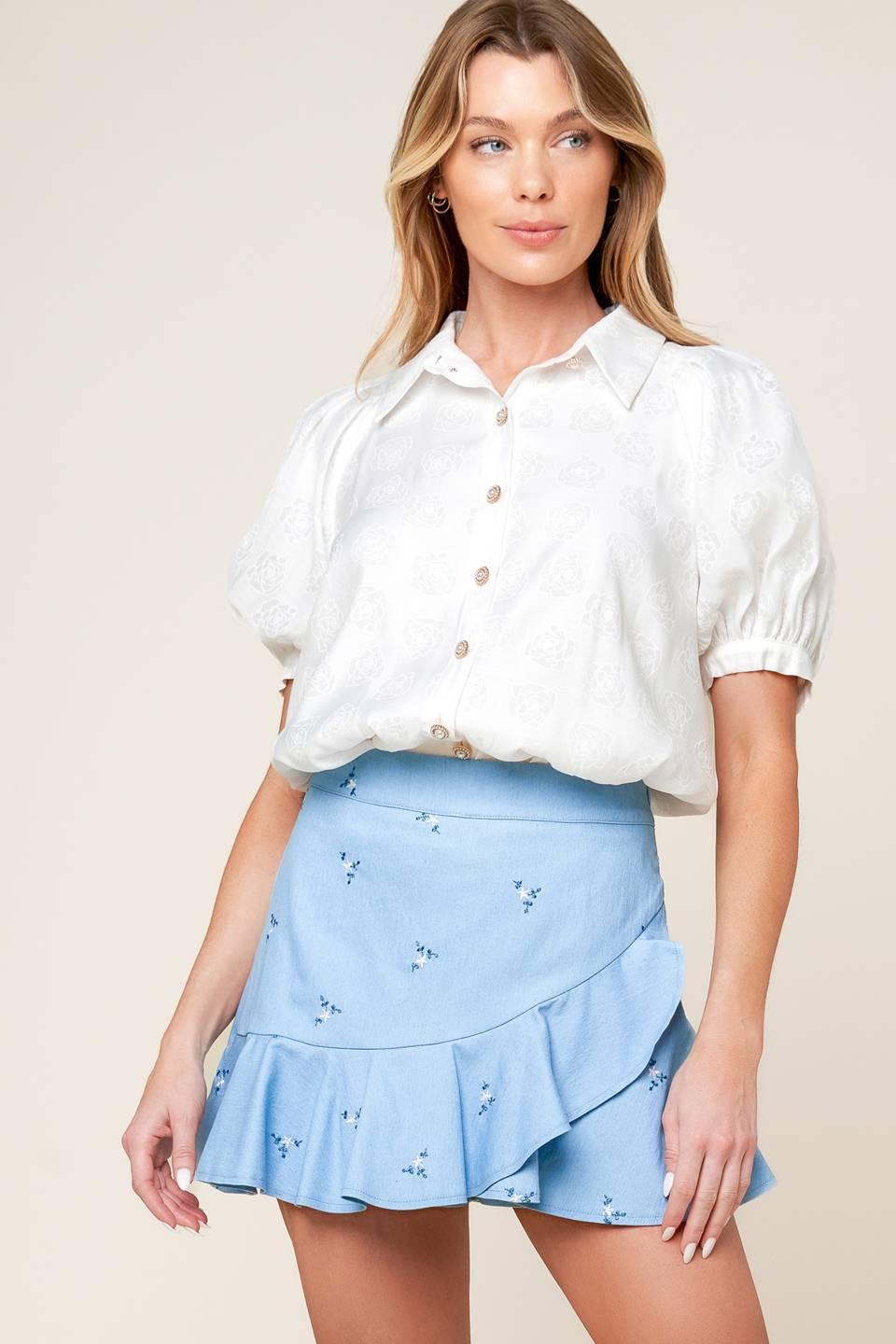 MOMENT OF CLARITY LIGHT INDIGO WOVEN SKORT.