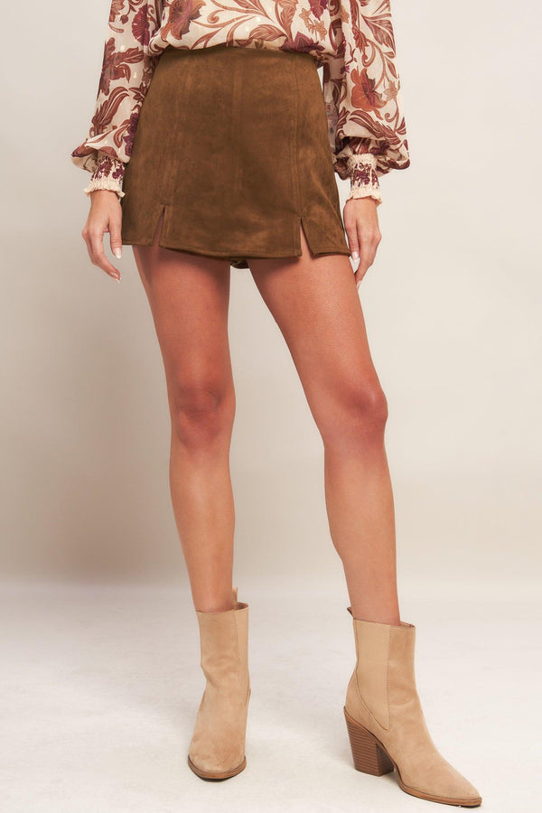 AUTUMN STARLET FAUX SUEDE SKORT.