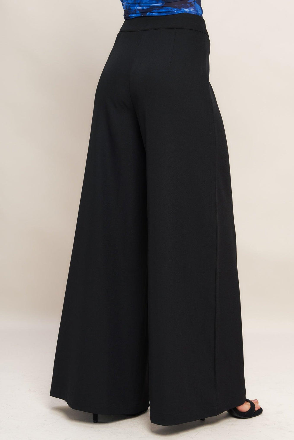 A solid woven wide leg pant with side zipper closure