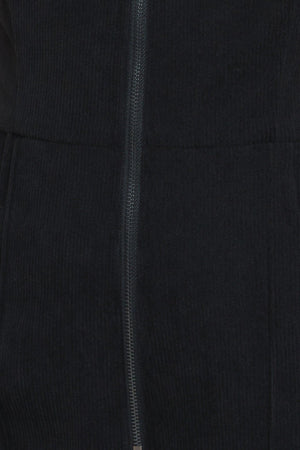 A solid corduroy jumpsuit featuring collar, V neckline, sleeveless, front zipper, waist yoke, side pocket and flare leg