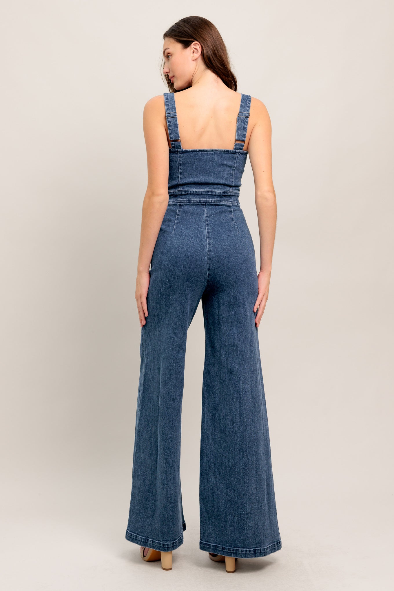 
A washed denim jumpsuit featuring V neckline, straps and front zipper closure

Details:

Self : 99% Cotton 1% Spandex

Size &amp; Fit

- Model is 5`8" And Wearing Size Small
- Measurements Taken From Size Small
- Approx. Length: 60" FLYING TOMATO