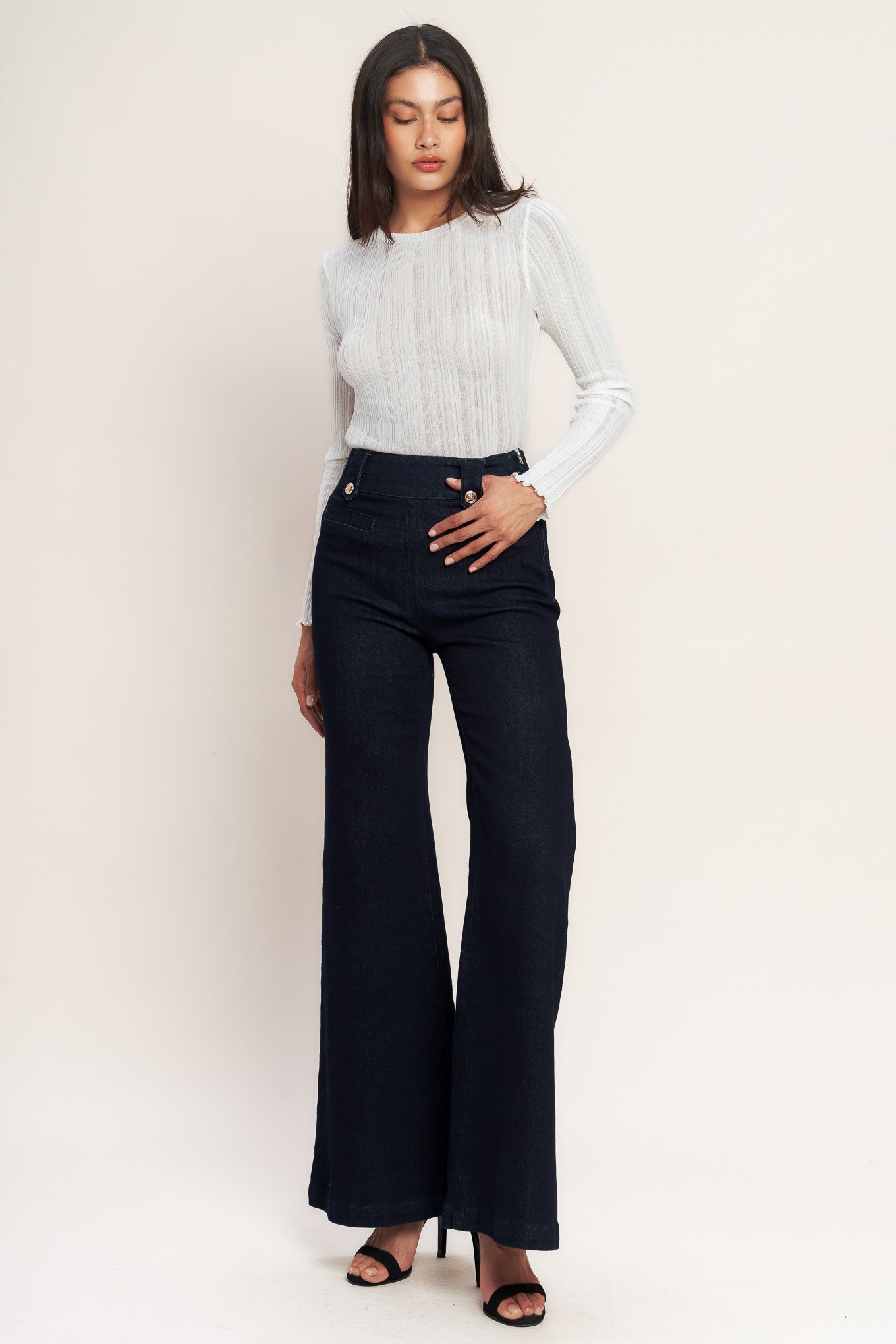 
A solid woven pant featuring front button detail, lip pocket, side zipper closure and flare leg

Details:

Self : 72% Cotton 26% Polyester 2% Spandex

Size &amp; Fit

- Model is 5`8" And Wearing Size Small
- Measurements Taken From Size Small
- Approx. Length: 45"