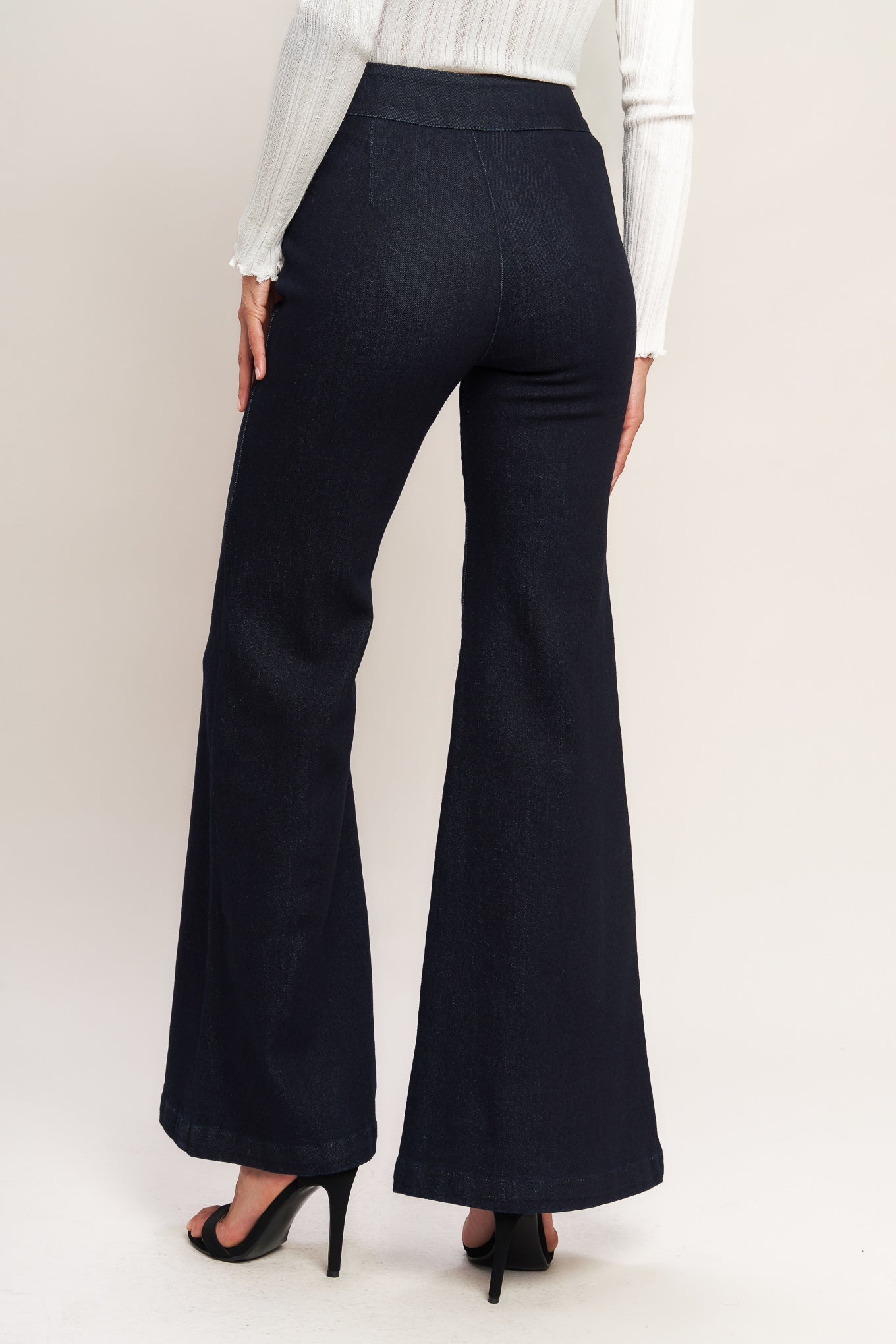 
A solid woven pant featuring front button detail, lip pocket, side zipper closure and flare leg

Details:

Self : 72% Cotton 26% Polyester 2% Spandex

Size &amp; Fit

- Model is 5`8" And Wearing Size Small
- Measurements Taken From Size Small
- Approx. Length: 45"