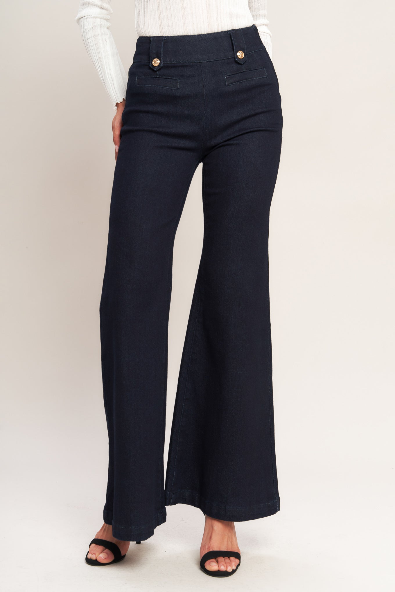 
A solid woven pant featuring front button detail, lip pocket, side zipper closure and flare leg

Details:

Self : 72% Cotton 26% Polyester 2% Spandex

Size &amp; Fit

- Model is 5`8" And Wearing Size Small
- Measurements Taken From Size Small
- Approx. Length: 45" FLYING TOMATO
