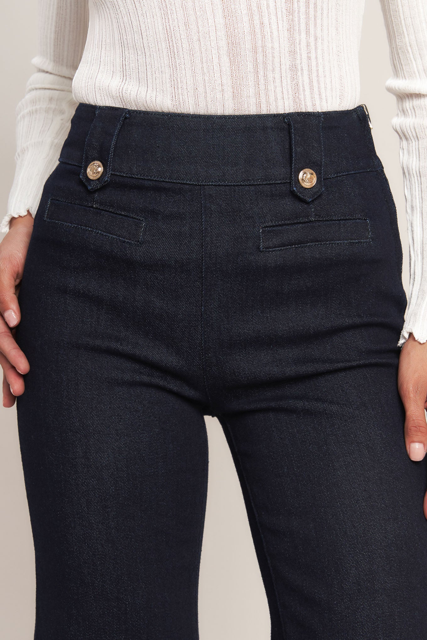 
A solid woven pant featuring front button detail, lip pocket, side zipper closure and flare leg

Details:

Self : 72% Cotton 26% Polyester 2% Spandex

Size &amp; Fit

- Model is 5`8" And Wearing Size Small
- Measurements Taken From Size Small
- Approx. Length: 45"