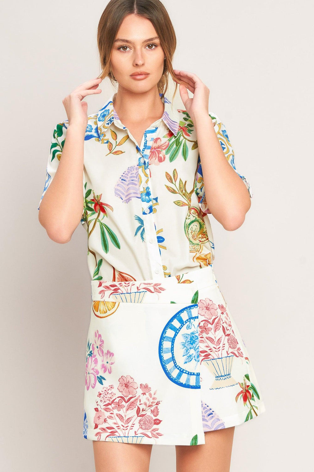 SUMMER PORCELAIN WOVEN SKORT.